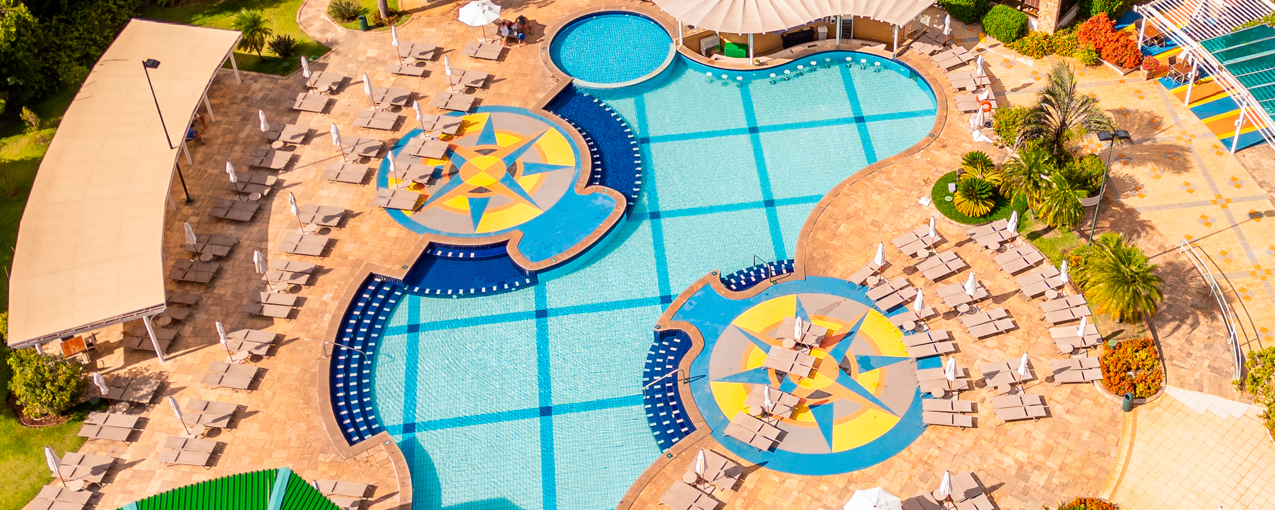 Piscinas adulto e infantil