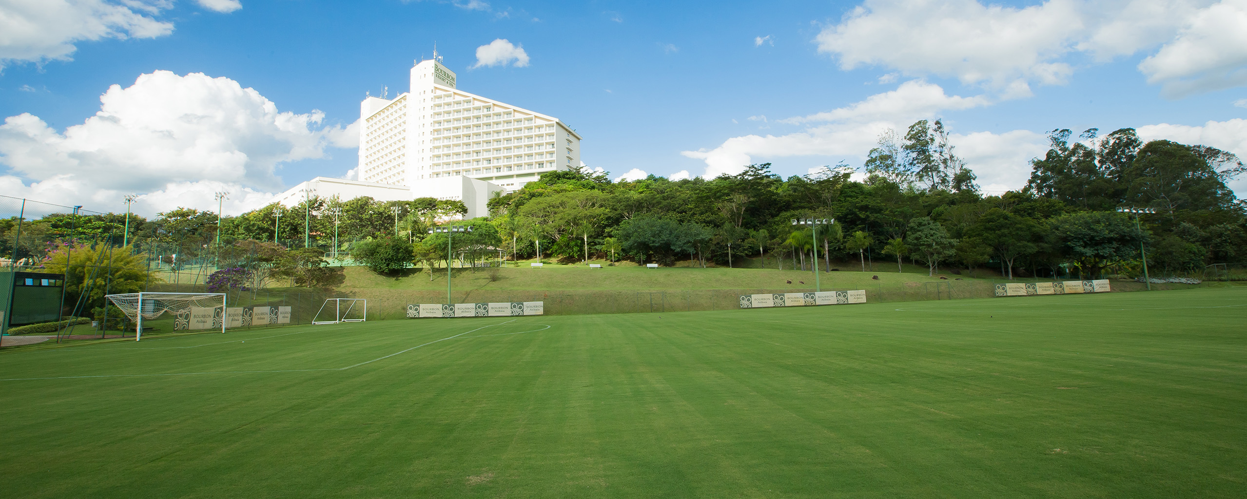 Campos de futebol tamanho oficial e society