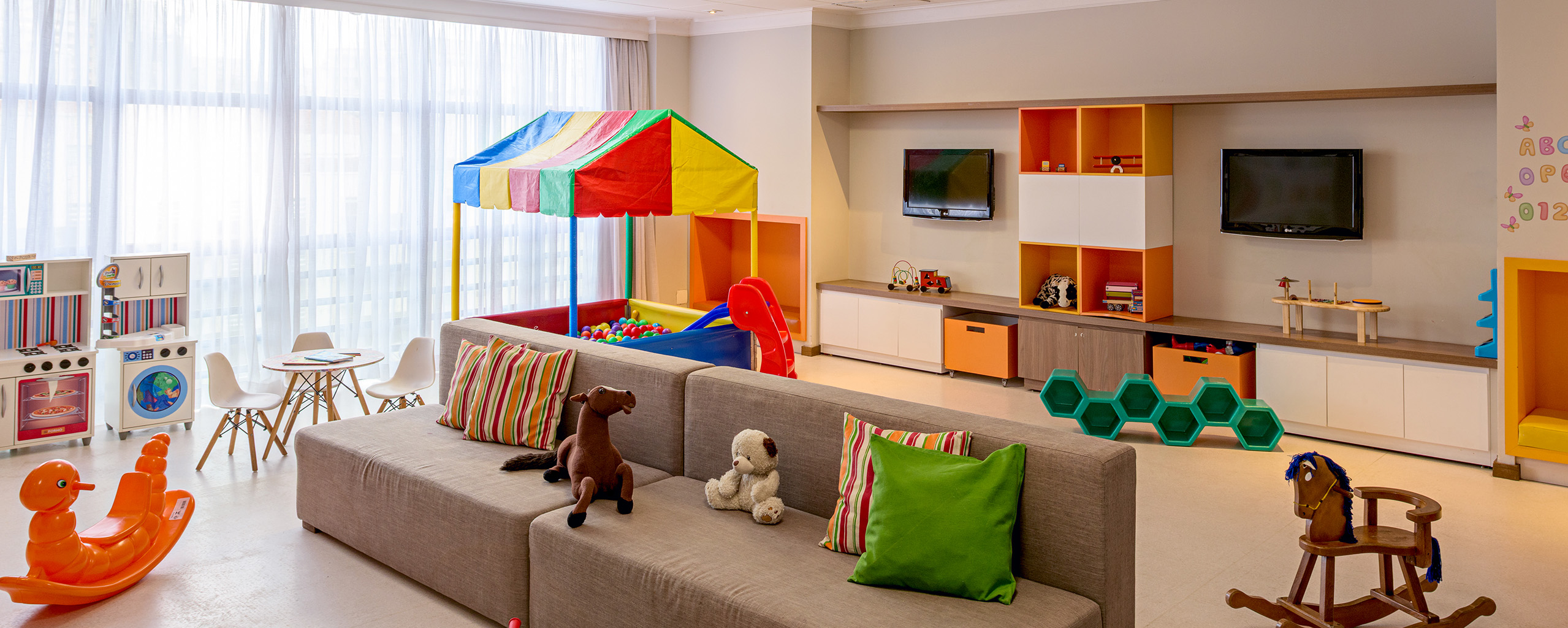 Espaço kids e equipe de recreação