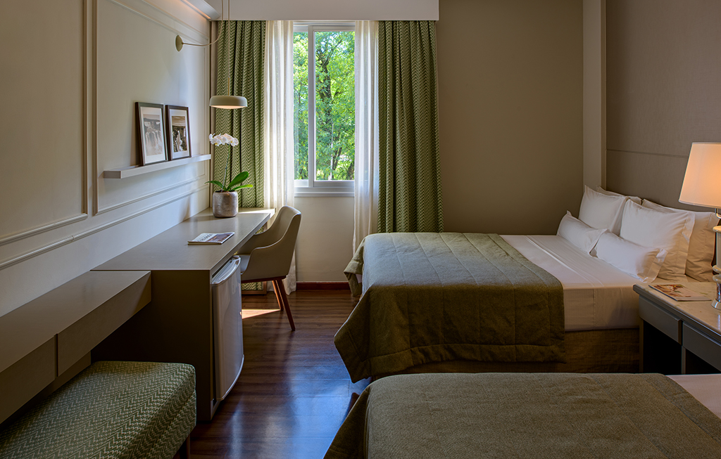 Superior vista jardim - duas camas de casal