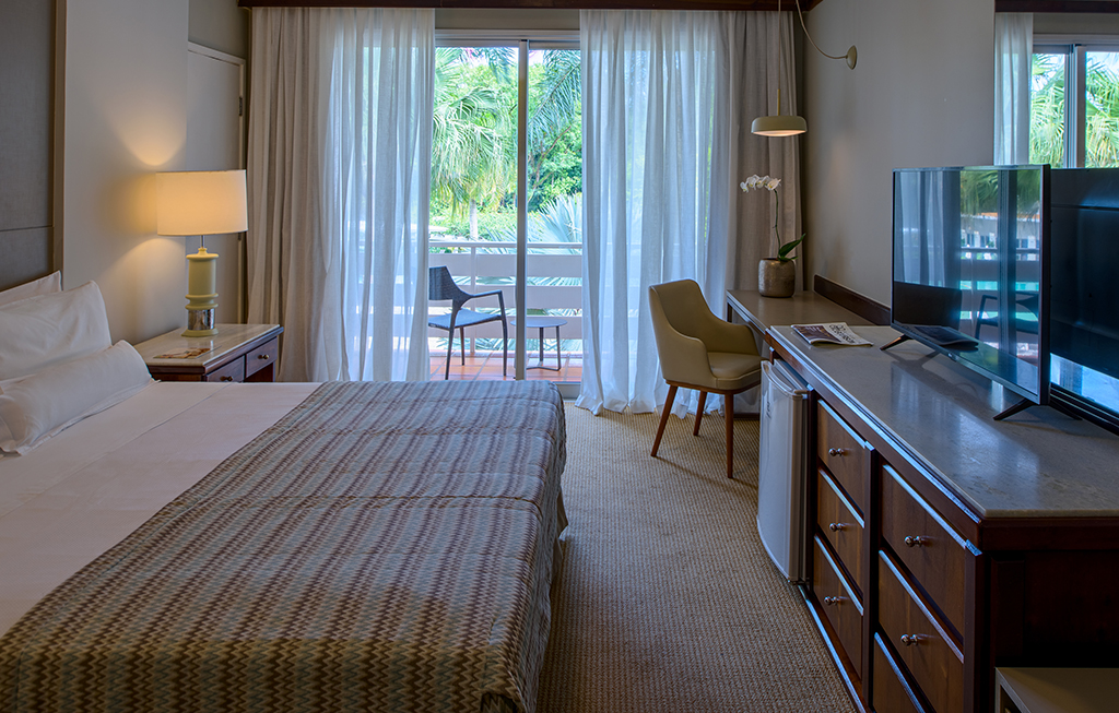 Superior vista piscina - duas camas casal