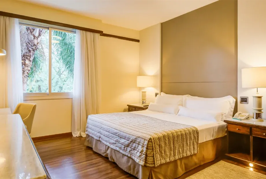 Superior vista jardim - uma cama de casal